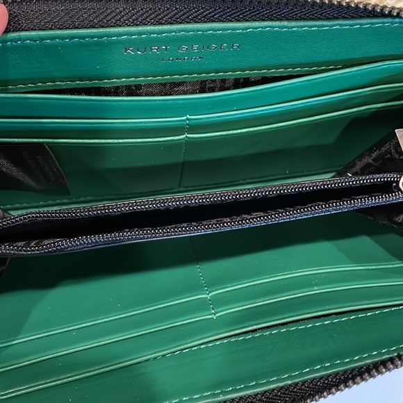 Kurt Geiger Zip Around Leather Wallet NWT Green - Picture 3 of 3